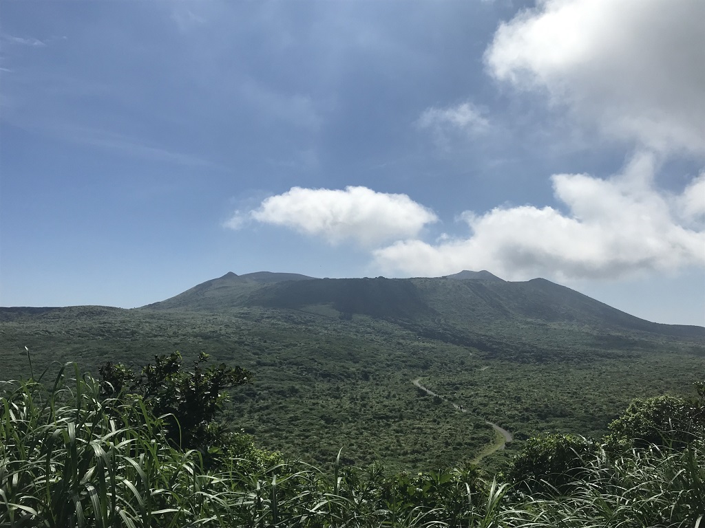 三原山でトレッキング・温泉・サイクリング