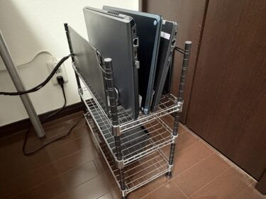 100均でノートPCを整理・収納する棚を作る