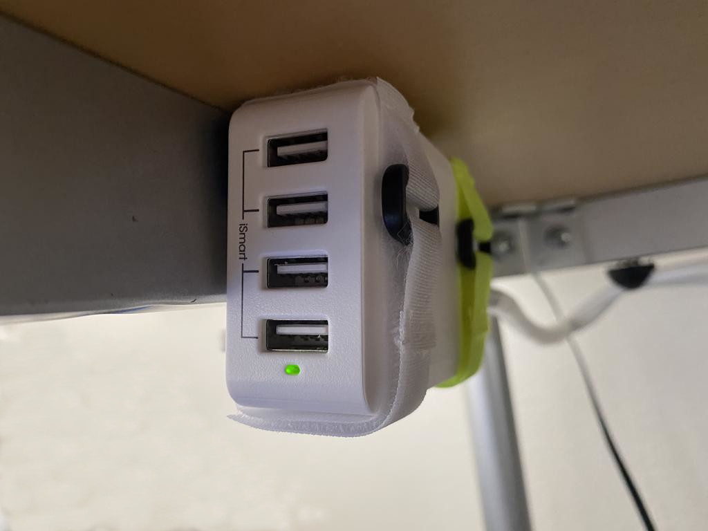 【100均】USB充電ケーブルを整理（デスク下に隠す）